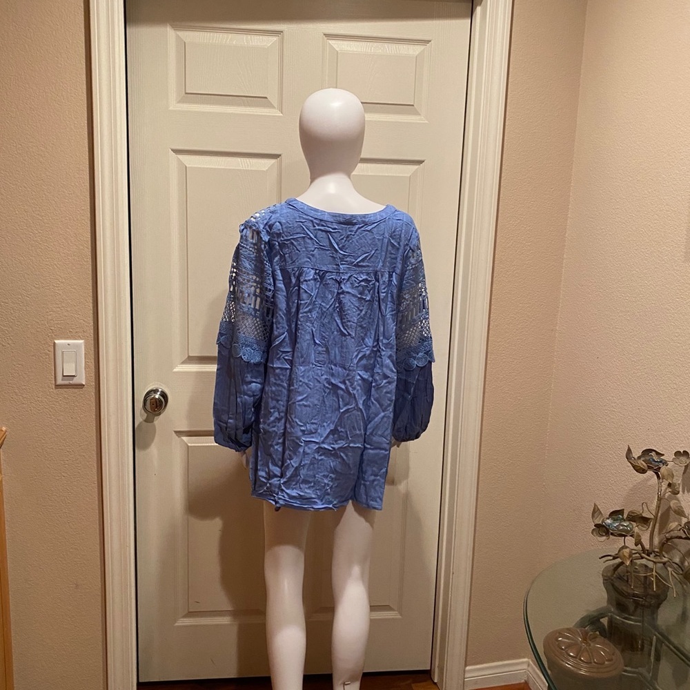 V neck button down crochet detail blouse. - Picture 4 of 5